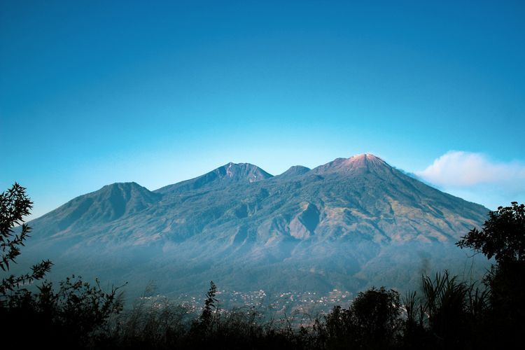 Gunung Arjuno, salah satu Gunung Tertinggi di Pulau Jawa