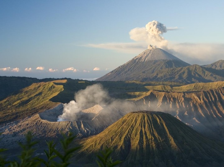 Gunung Semeru,  salah satu Gunung Tertinggi di Indonesia
