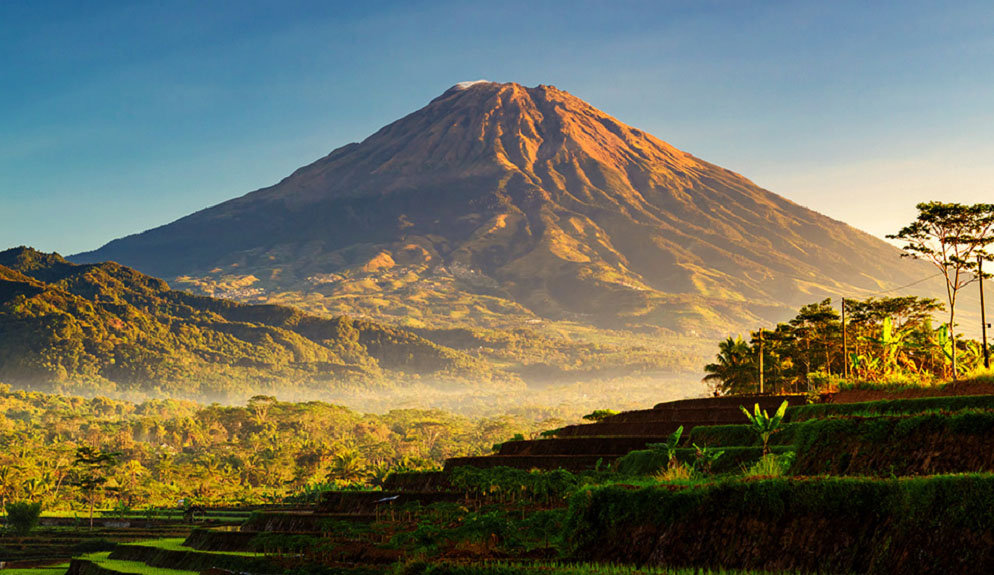 Gunung Sumbing, salah satu Gunung Tertinggi di Pulau Jawa